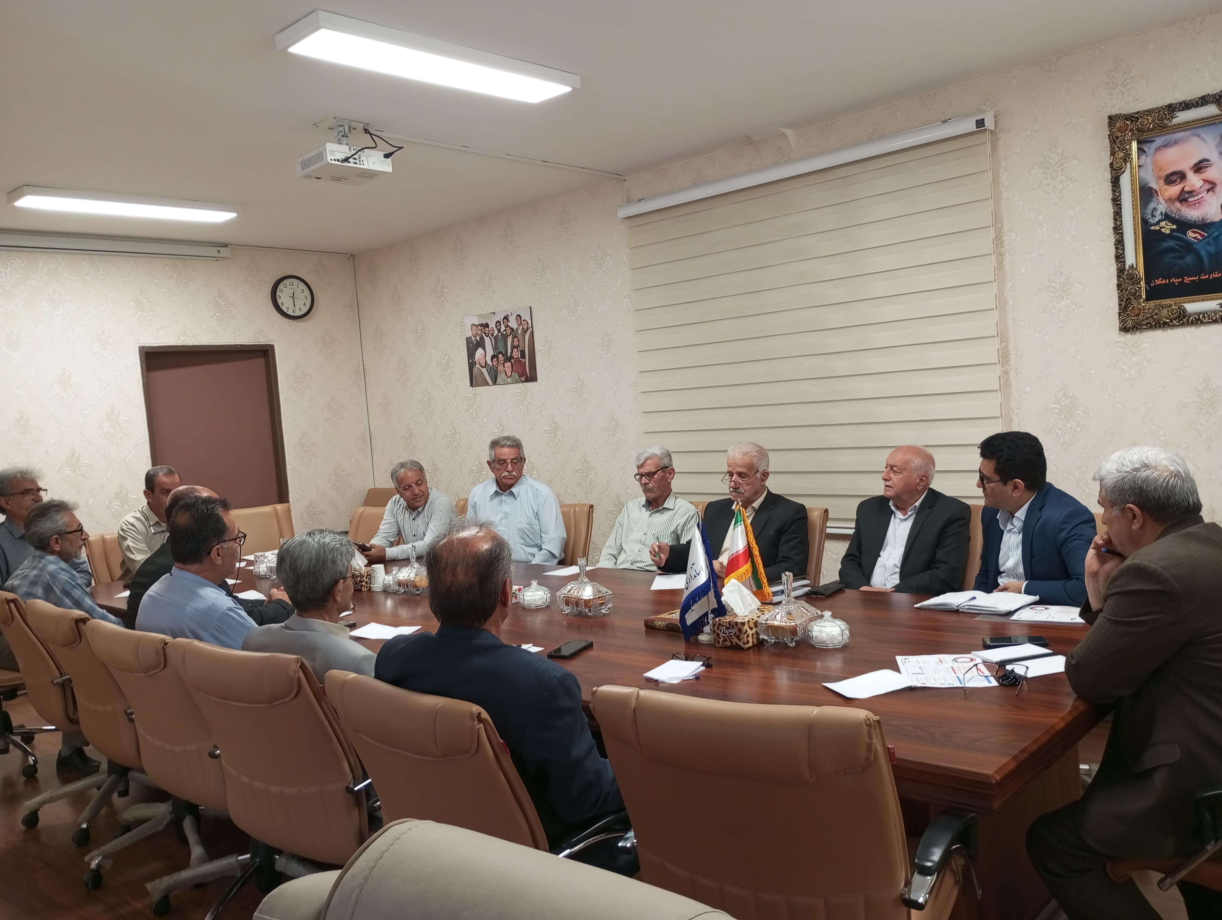 نشست صمیمی بررسی رفع مشکلات و دغدغه‌های بازنشستگان در استان کردستان برگزار شد