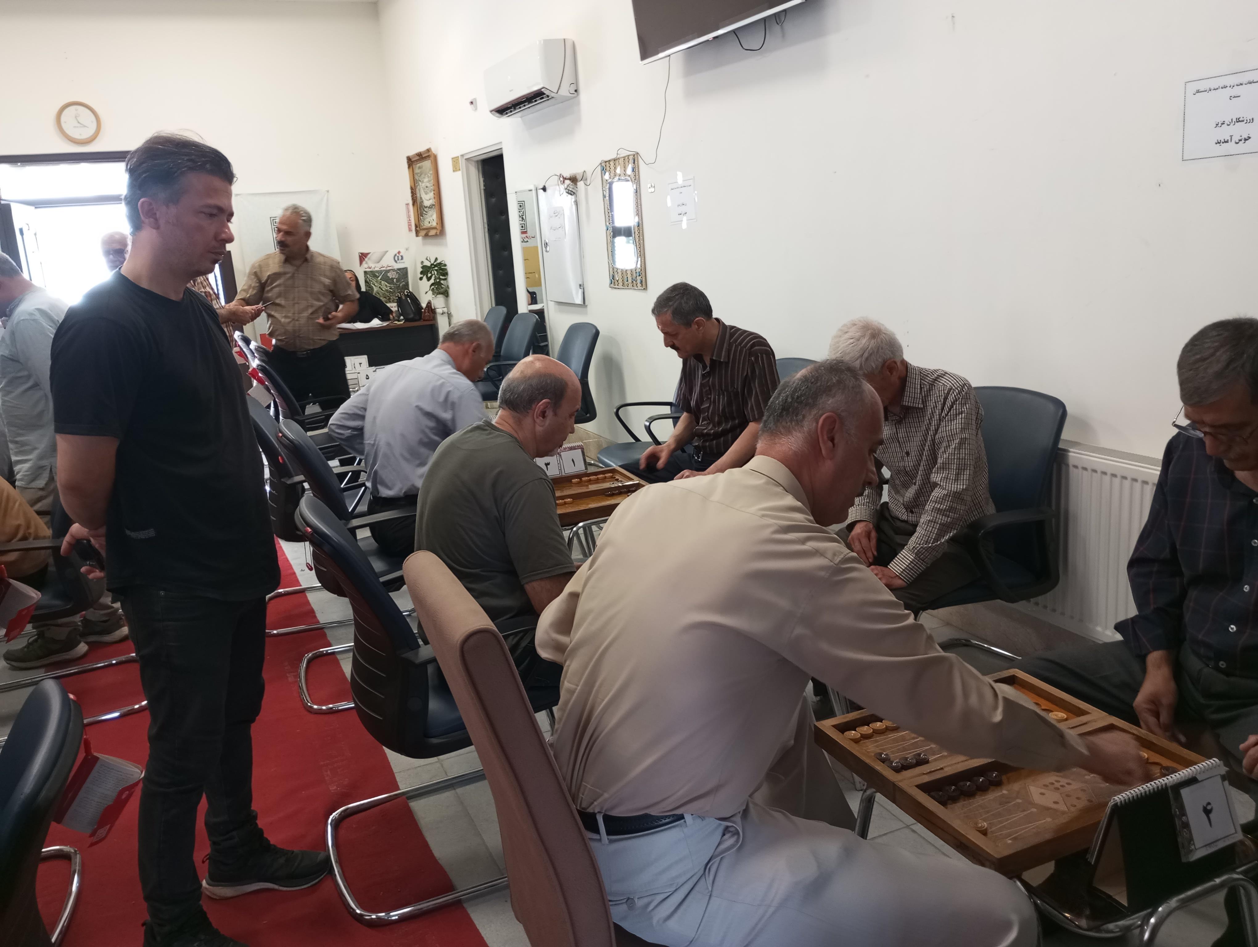 مسابقات بومی محلی بازنشستگان کشوری در خانه امید بازنشستگان کشوری سنندج