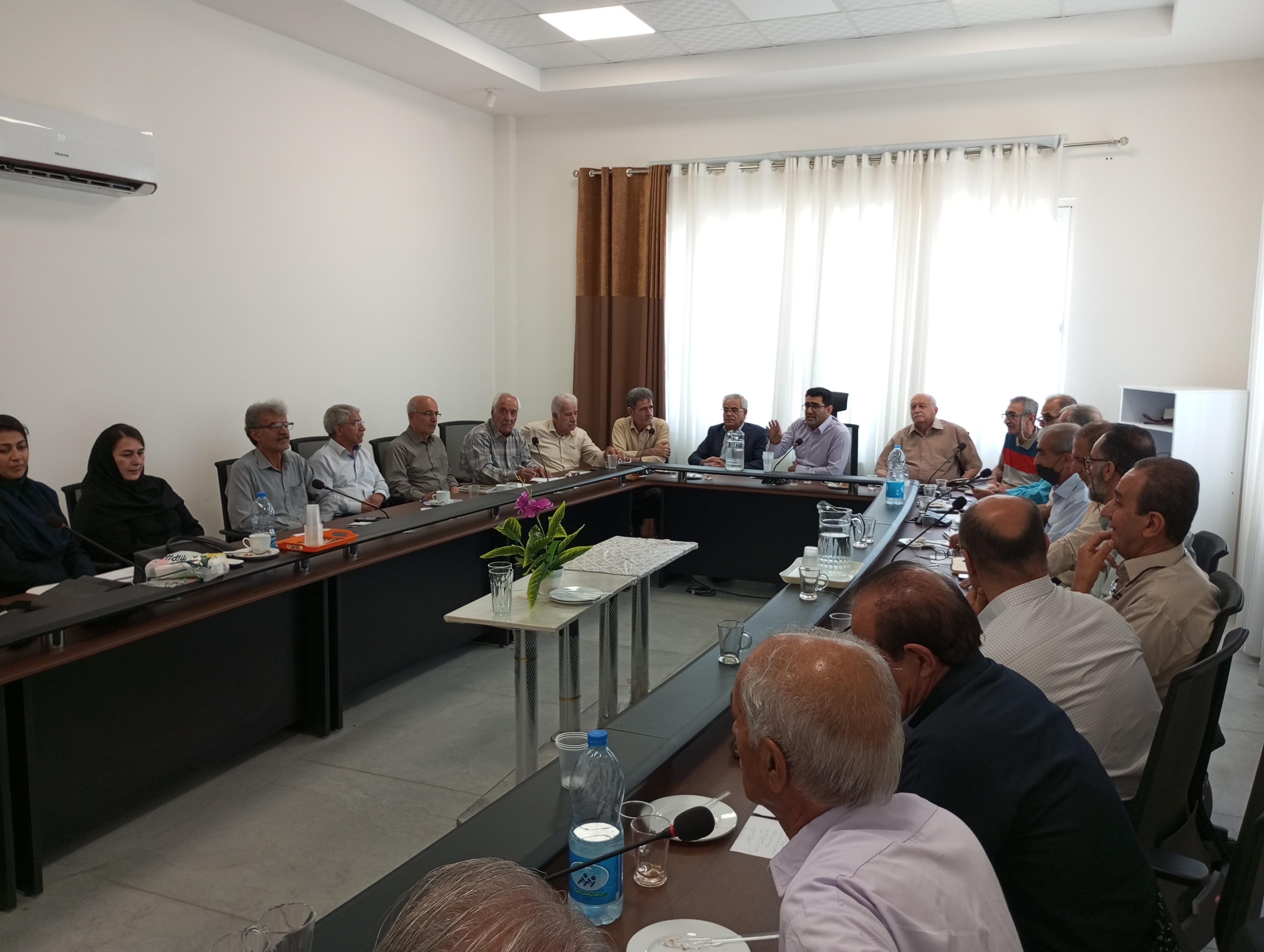 سومین نشست هم اندیشی مدیریت استان کردستان و روسای کانون‌های بازنشستگی استان با مدیر بیمه دانا