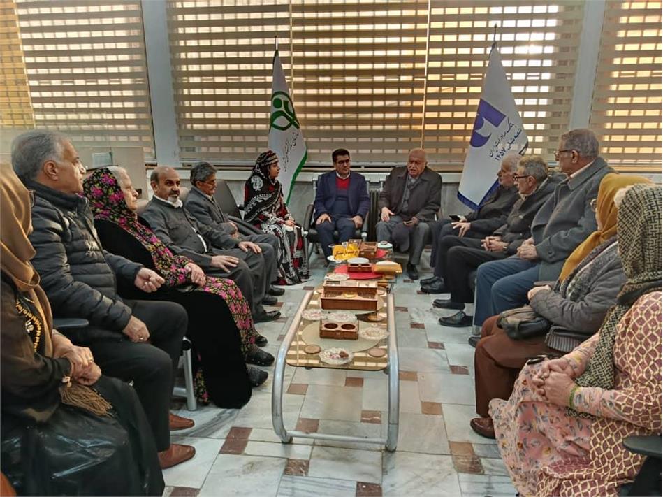 بازدید مدیر صندوق و روسای کانون‌های استان کردستان از میز خدمت بانک صادرات